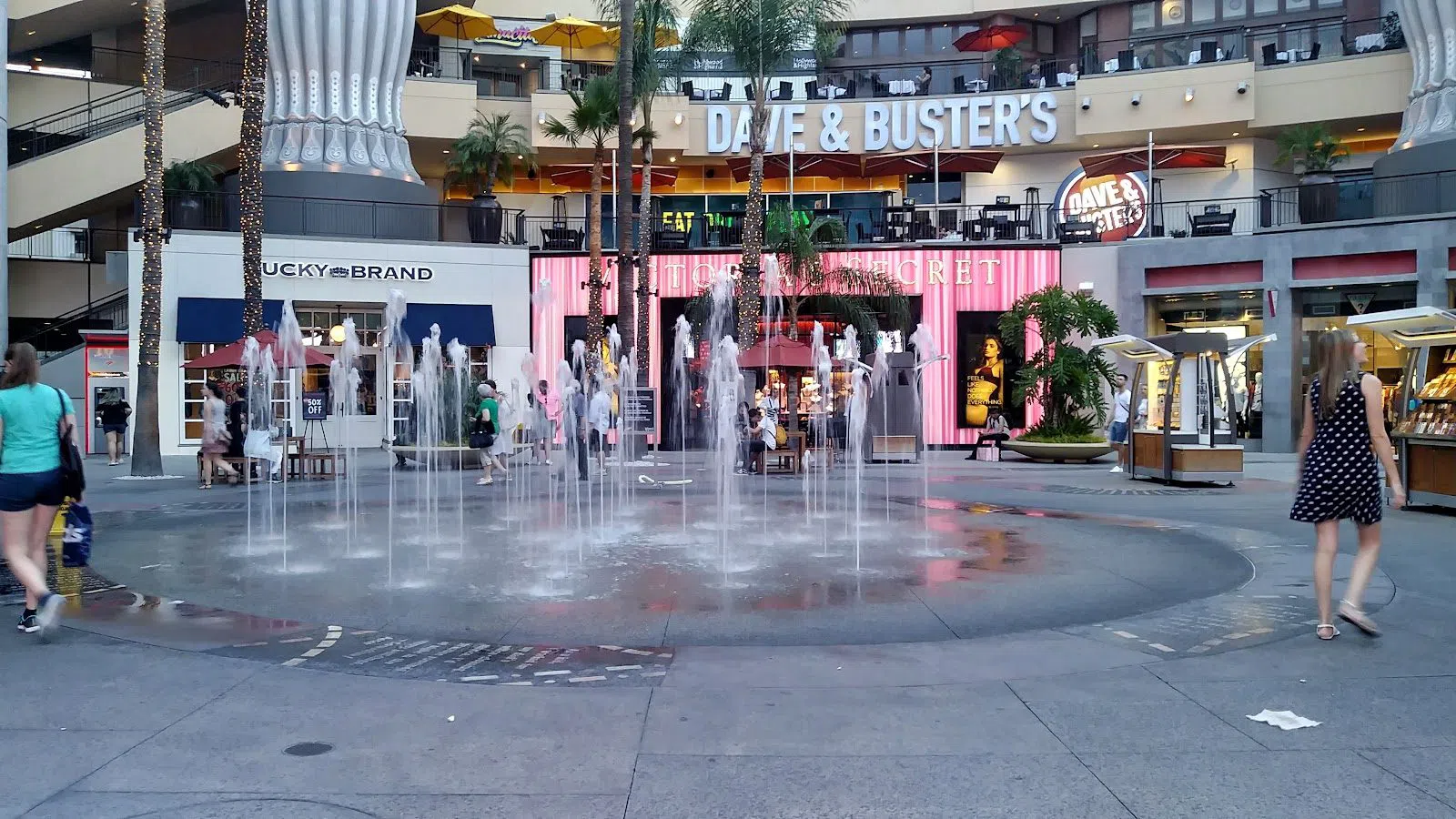 Ovation Hollywood, Los Angeles