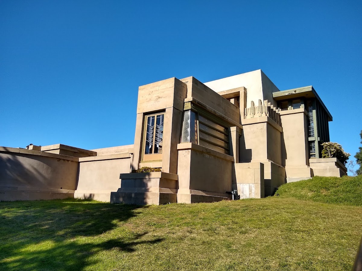 Hollyhock House — photo 2