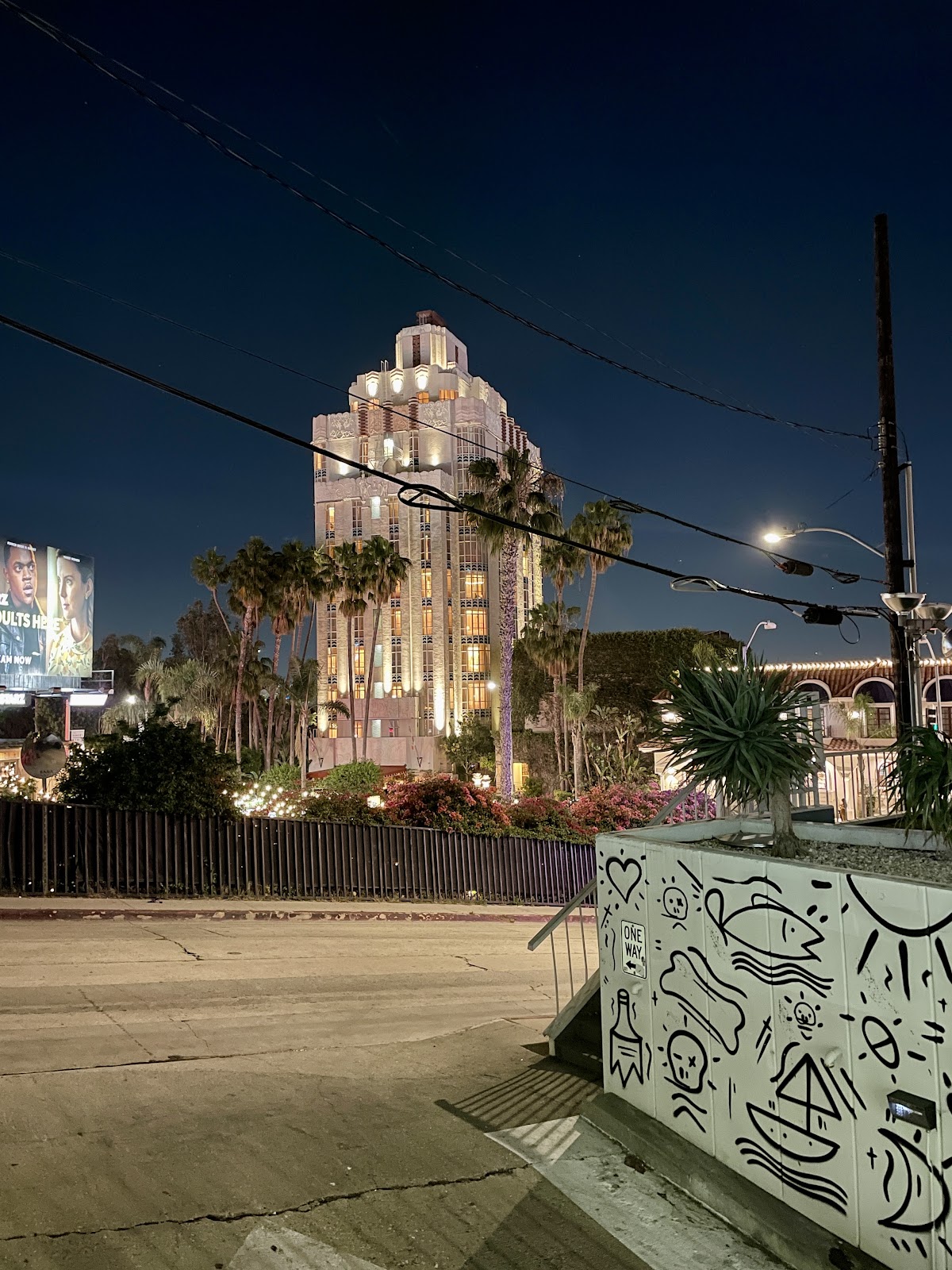 Sunset Tower Bar — photo 4