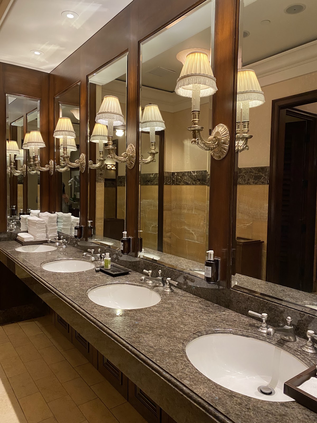 The Maybourne Beverly Hills — photo 2
